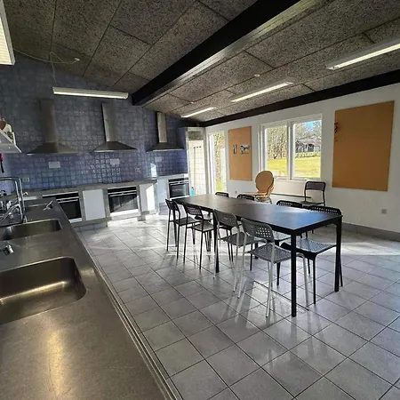 4 Person In Feriehus Hampen