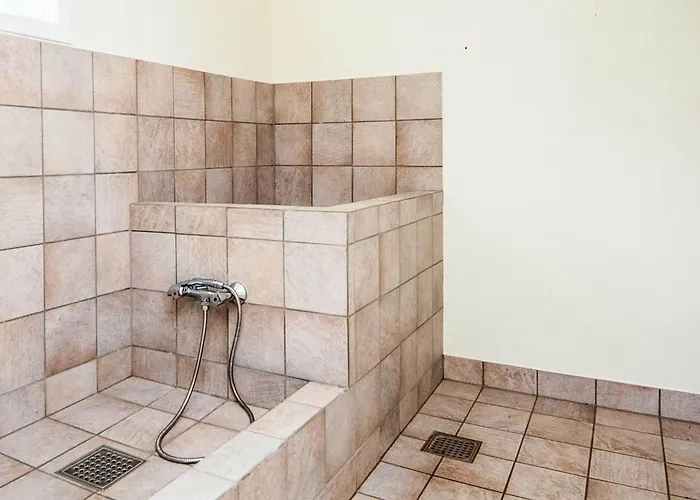 4 Person In * Hampen